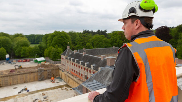Inspectie asbestsanering Paleis Het Loo door Tetra Tech, specialistisch project in monumentale en groene omgeving