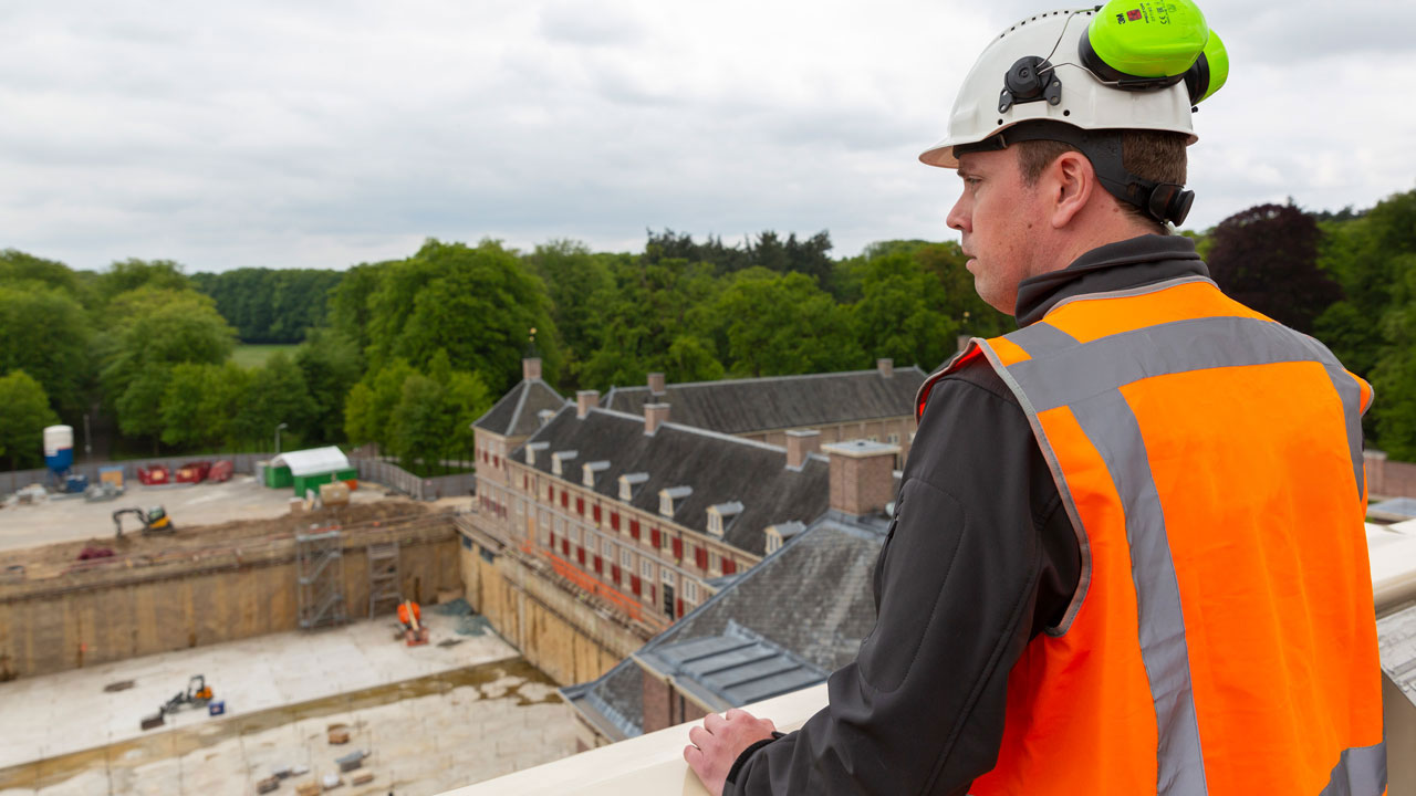 Inspectie asbestsanering Paleis Het Loo door Tetra Tech, specialistisch project in monumentale en groene omgeving