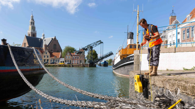 Inspectie van historische sluis als civiel kunstwerk, met moderne technieken en veiligheid