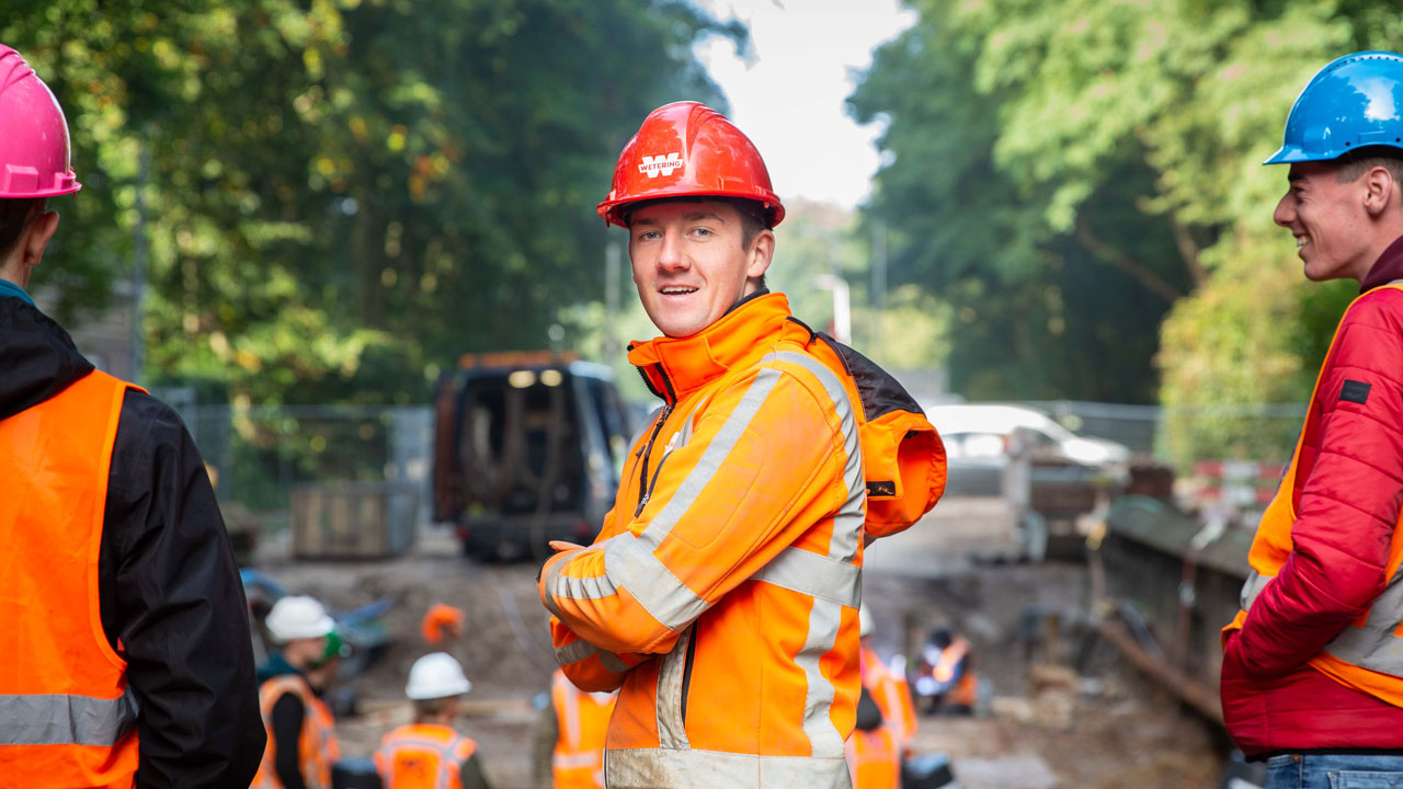 Infra-studenten en vakmensen werken samen aan boogbrug Naarden – moderne technieken en jong talent bij renovatie van rijksmonument