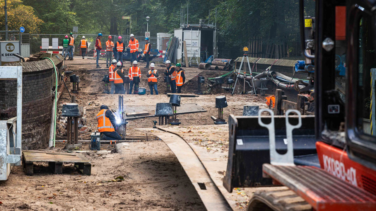 Renovatie boogbrug Naarden – studenten infra werken met moderne technieken aan rijksmonument: oud ontmoet nieuw in de praktijk