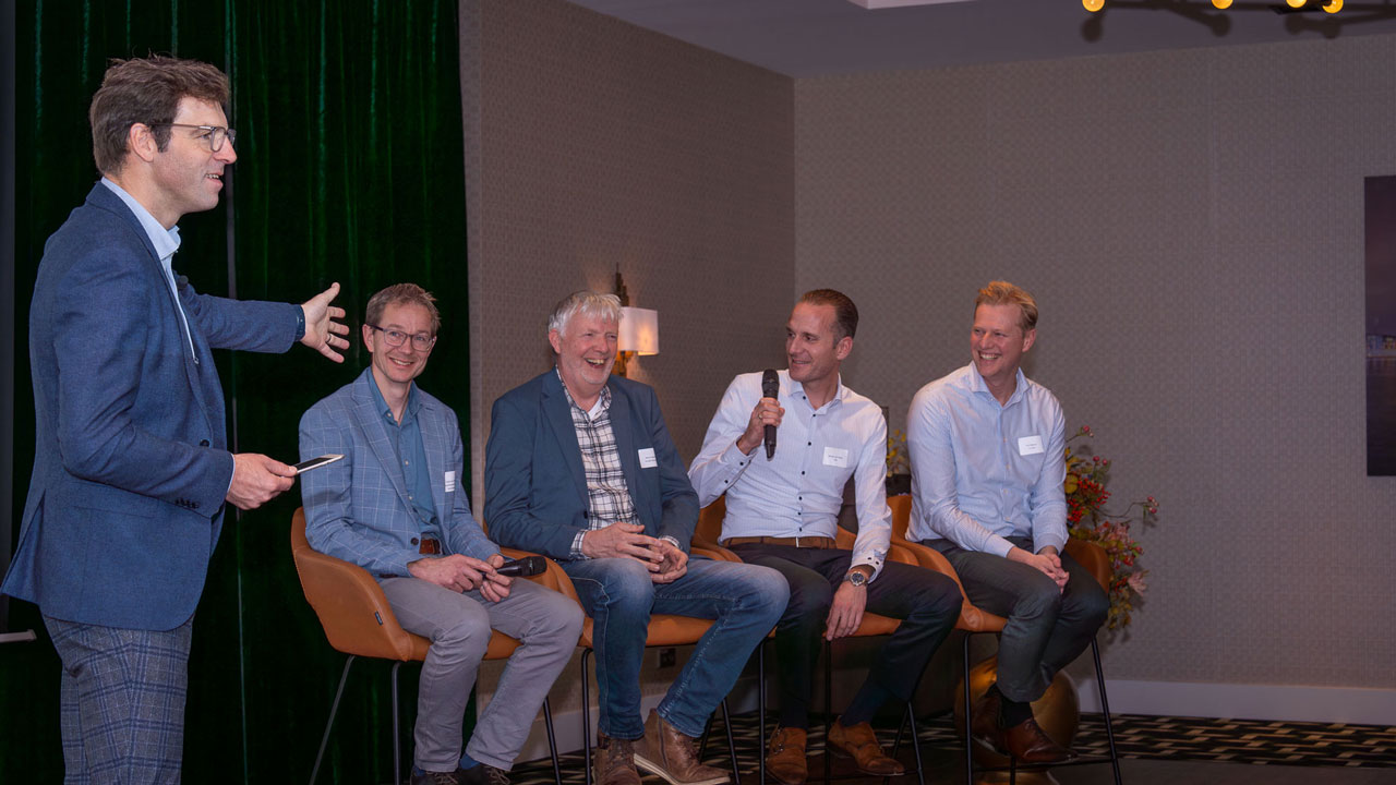 Paneldiscussie tijdens symposium: sprekers delen inzichten over samenwerking en innovatie in de leefomgeving