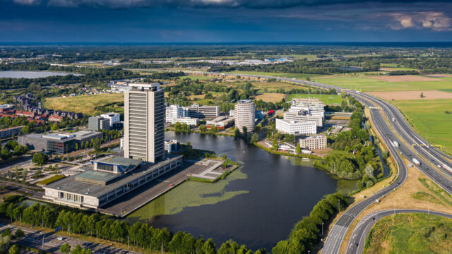 Luchtfoto provinciehuis Noord-Brabant bij raamcontract met Tetra Tech – samenwerking voor duurzame inspectie en adviesdiensten