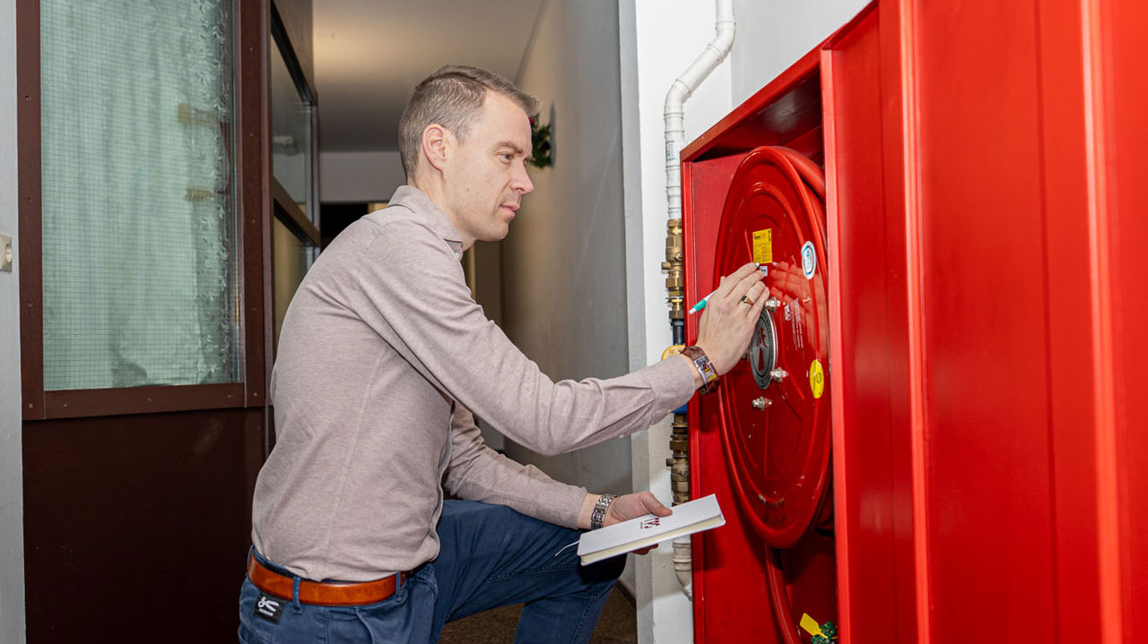 Inspectie van een brandslang