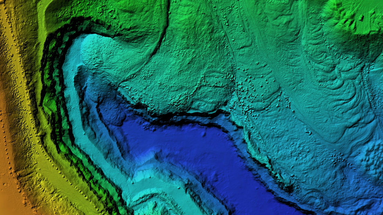 Topografische kaart met kleurverloop van hoog naar laag, toont hoogteverschillen in landschap