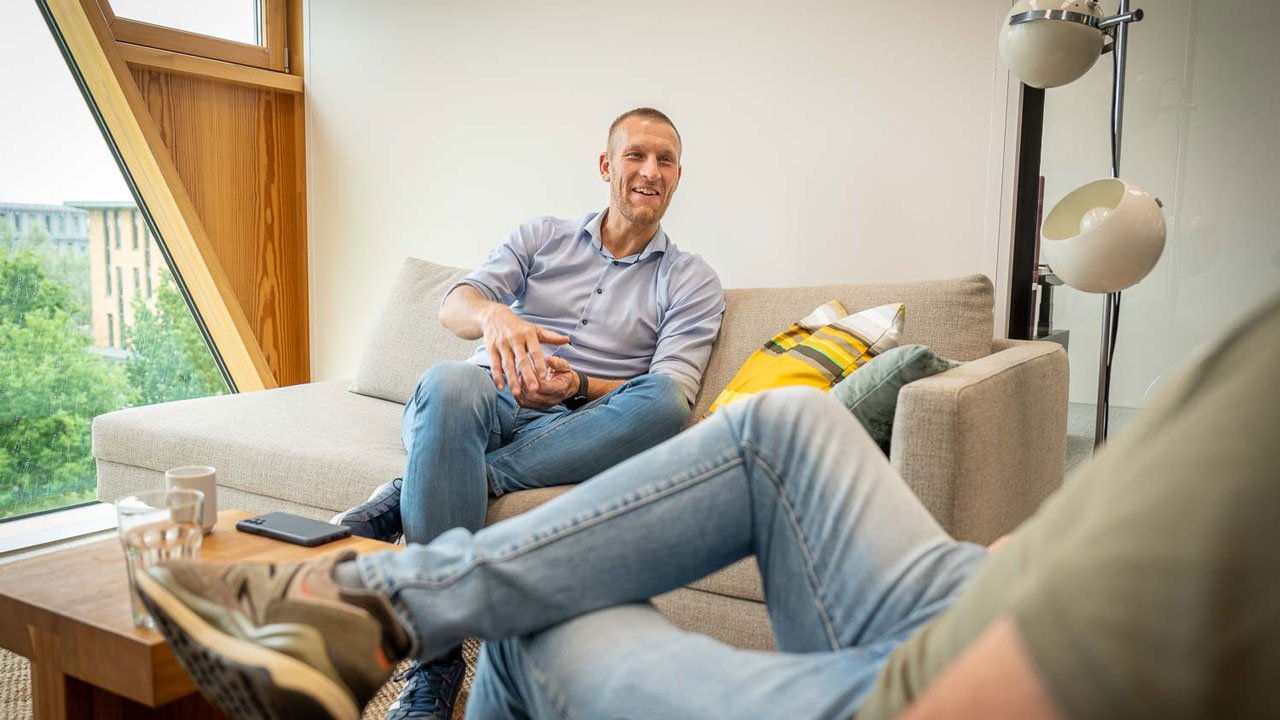 Michel de Vré van Tetra Tech in gesprek over veilig werken onder water, volgens het nieuwe Rijkswaterstaat-kader voor onderwaterwerkzaamheden