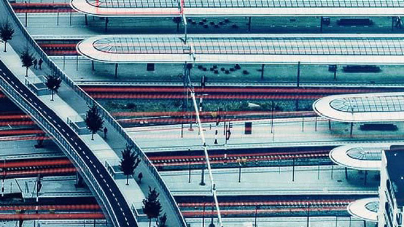 Luchtfoto busstation met gemarkeerde zones, illustratie van datagedreven infrastructuurbeheer binnen GRIP-samenwerking met Tetra Tech en partners