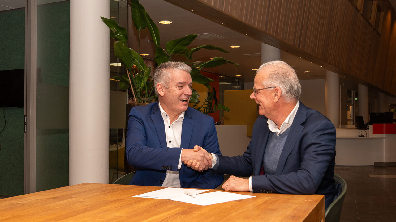 Tekenmoment van aanbesteding in Midden Drenthe