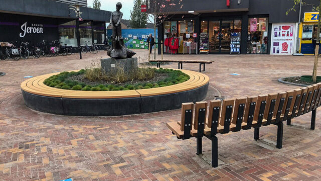 Herinrichting winkelcentrum De Meenthof met zitplekken, kunstobject en rookvrije zone