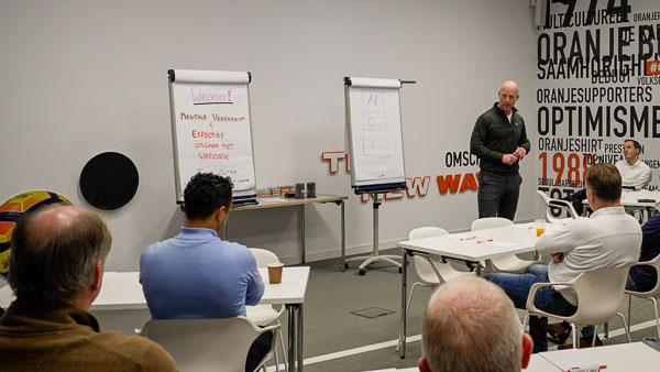 Presentatie over woon-werkverkeer en efficiënt vervoer, onderdeel van inzet voor meer balans en vitaliteit op de werkvloer