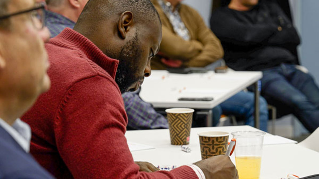 Deelnemers aan sessie over werkbalans, met focus op persoonlijke ontwikkeling en aandacht voor vitaliteit op de werkvloer