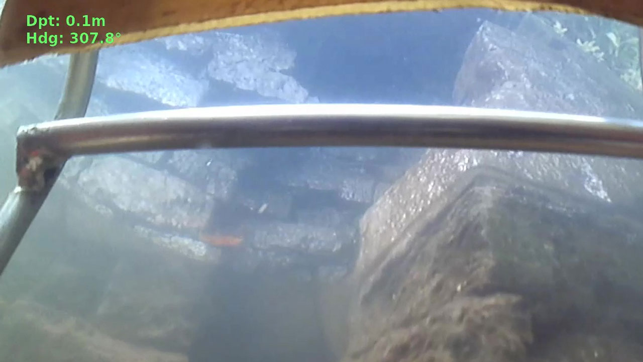 Onderwaterbeeld Mallegatsluis met meetgegevens en zicht op stenen structuur, onderdeel van inspectie primaire waterkeringen Rijnland