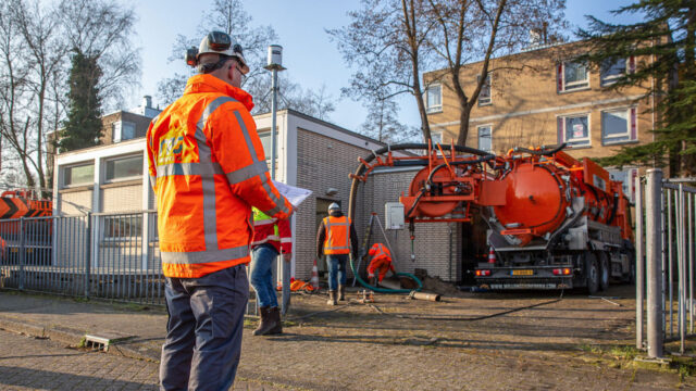 Inspectie van Utrechts rioolgemaal met specialistische apparatuur – focus op veiligheid en milieutechnisch onderzoek