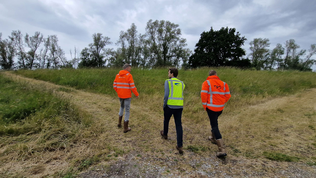 Verkenning bij dijk ter behoeve van een dijkversterking