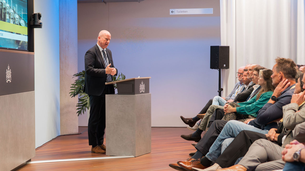 Martin Wijnen in actie tijdens de partnerbijeenkomst in Vrouwenpolder