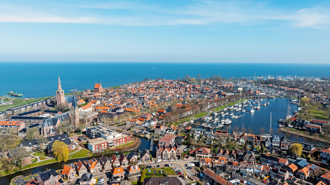 Drone beeld van havenstad Nederland