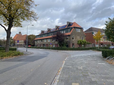 pand aan een doorgaande weg