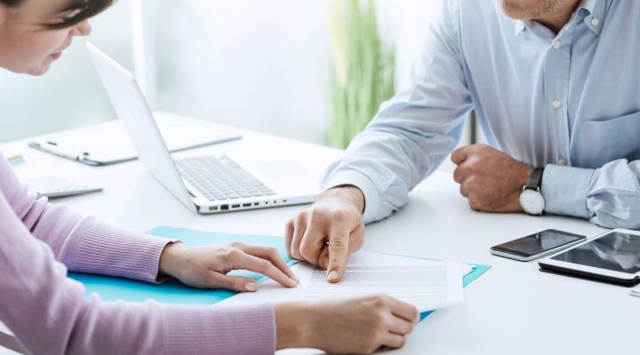 Specialisten overleggen over UAV-GC contractdocumenten voor integrale aanpak van ontwerp, realisatie en beheer