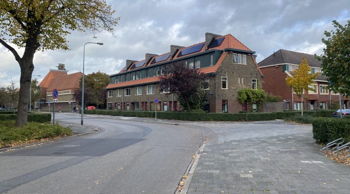 pand aan een doorgaande weg